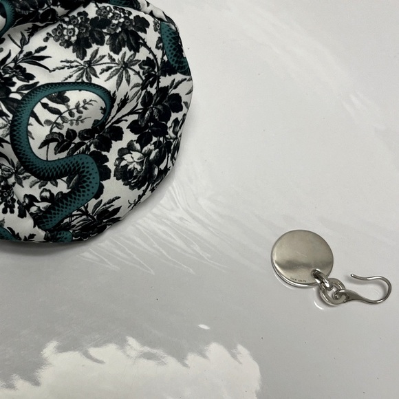 GUCCI ⚜️🩶⚜️ Sterling Silver Heart Trademark Earring authentic with bag - Picture 8 of 12